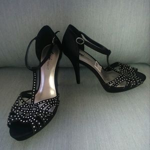 NWT, Fiona Night Black heels with bling! Size 8W
